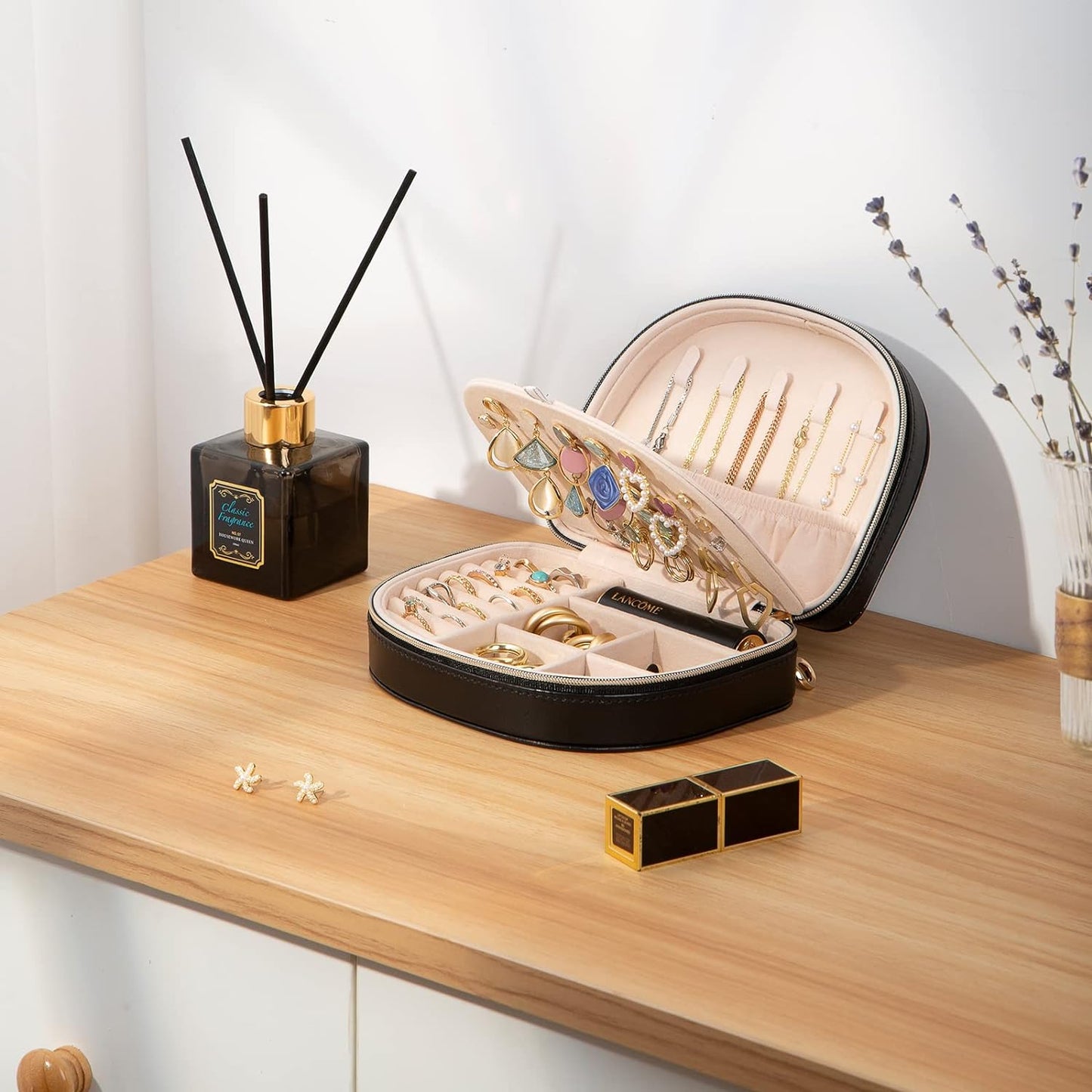 Travel Size Jewelry Box, Medium Portable Seashell-Shaped Jewelry Case, 2 Layer Jewelry Organizer in PU Leather for Women -Black